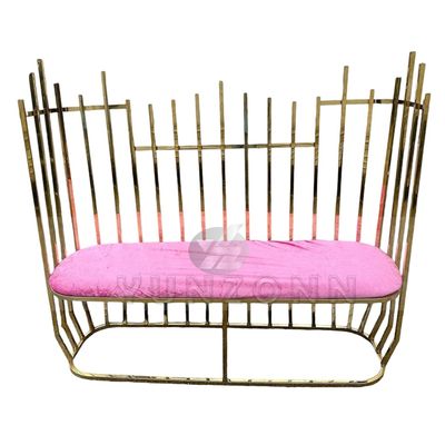 좋은 가격 로얄 럭셔리 스타일 하이백 골드 스파이크 러브시트 - 모던 체스터필드 웨딩 소파 온라인으로