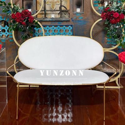 패브릭 시트와 내구성이 뛰어난 골드 스테인리스 스틸 프레임의 모던 디자인 웨딩 소파