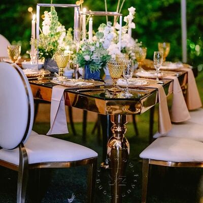 좋은 가격 YZ 현대 삼각형 식탁 세트 스테인리스 스틸 기반 온화 유리 상단 다채로운 프레임 내구성 야외 아파트 빌라 온라인으로